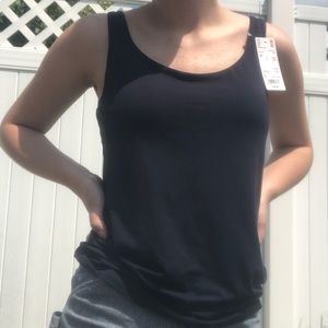 BRAND NEW Uniqlo Workout Tanktop - built in bra